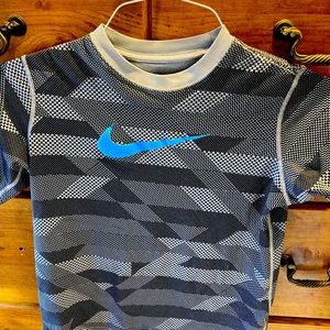 Nike boys tee